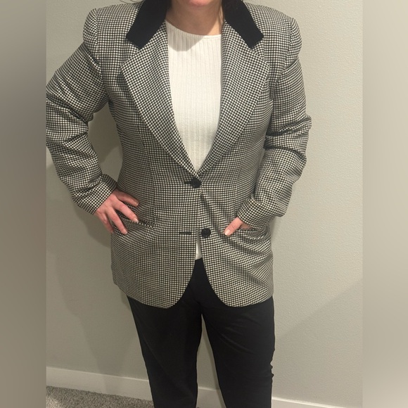 Vintage Black and White Houndstooth Blazer with Velvet Collar 100 % Wool - Picture 10 of 10